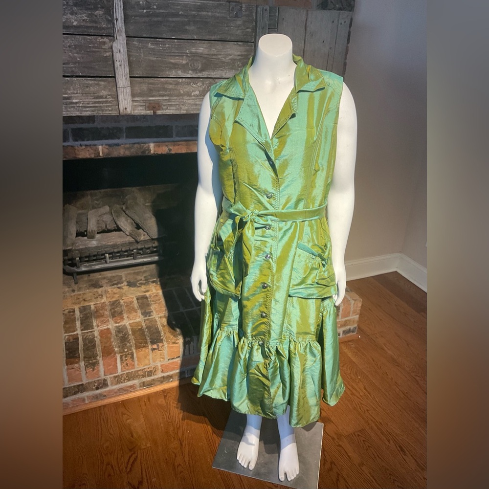 Jerry T shiny green metallic dress Short Sleeve size Xl Jewel Buttons Pockets